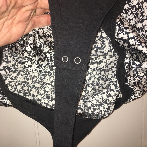 NWT Abercrombie and Fitch navy bodysuit size small. - Picture 6 of 6